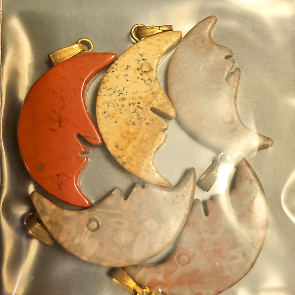 Mixed lot of 10 Pendants